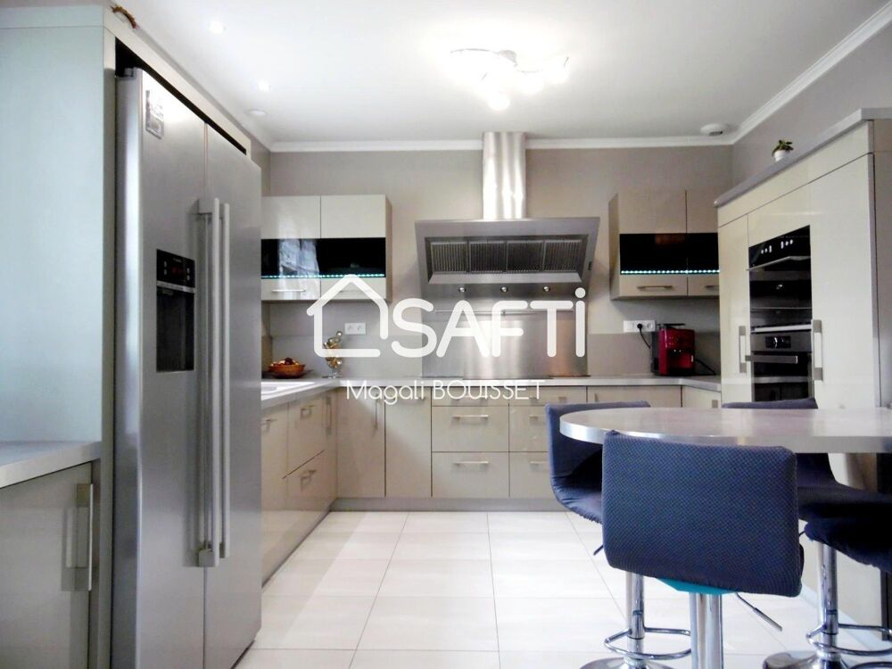 Vente Maison Maison de plain-pied T4 de 168m2, 3 chambres, grande terrasse, sous sol avec une cuisine, salle d'eau et une pièce polyvalente d Estancarbon