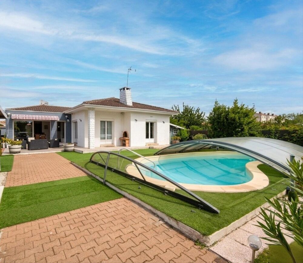 Vente Maison Coup de coeur à Rochefort ! Superbe maison avec piscine et extension contemporaine. Rochefort