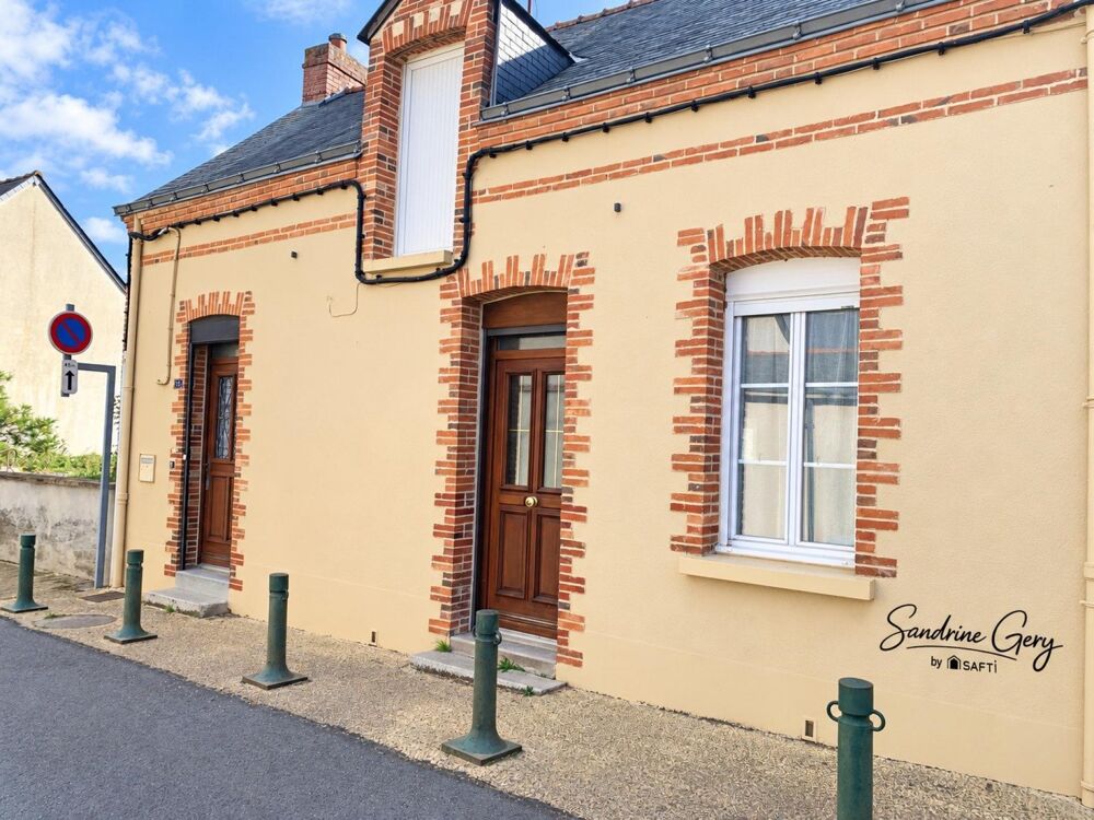 Maison de village avec trois chambres, jardin clos, ravalement récent et poêle à granulés. Un intérieur à réagencer selon vos en