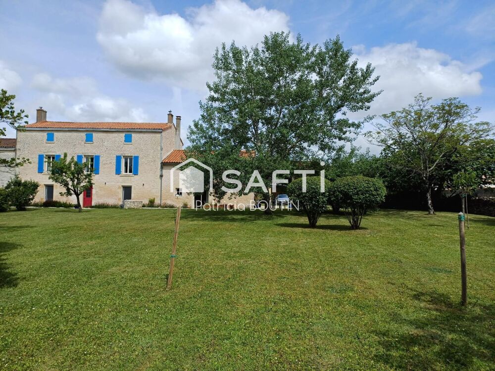 Maison type Longère en pierre rénovée, 7 pièces, située à 15mn de NIORT, sur la commune dAIGONDIGNE.