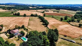 Vente Maison Rare à la vente : propriété avec gîte indépendant, piscine et vue montagne – Teilhet Teilhet