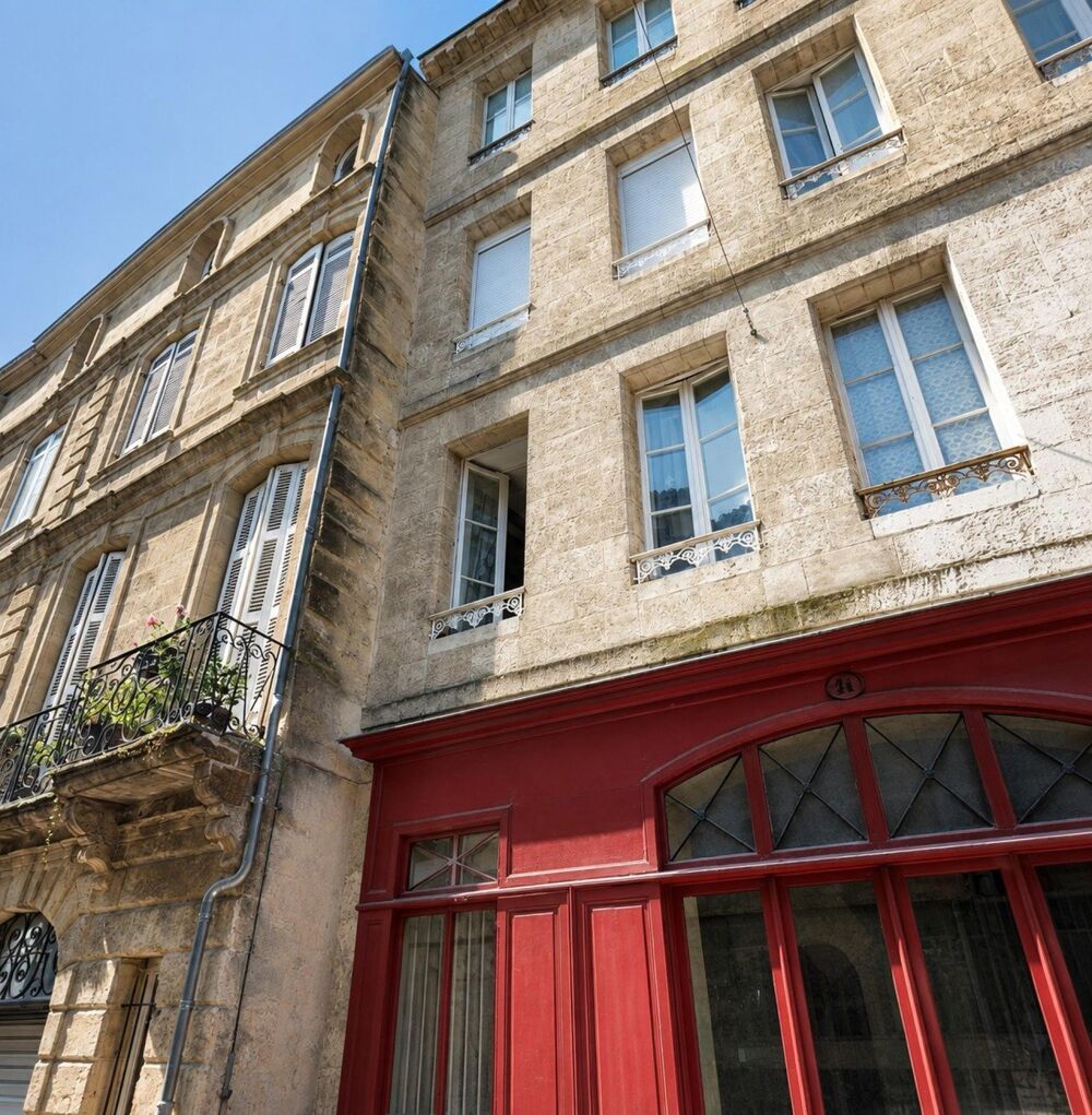   Local commercial 104 m² avec mezzanine et bureau 