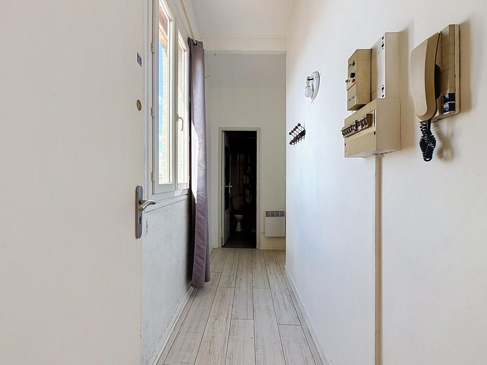 Studio dernier étage, lumineux et atypique