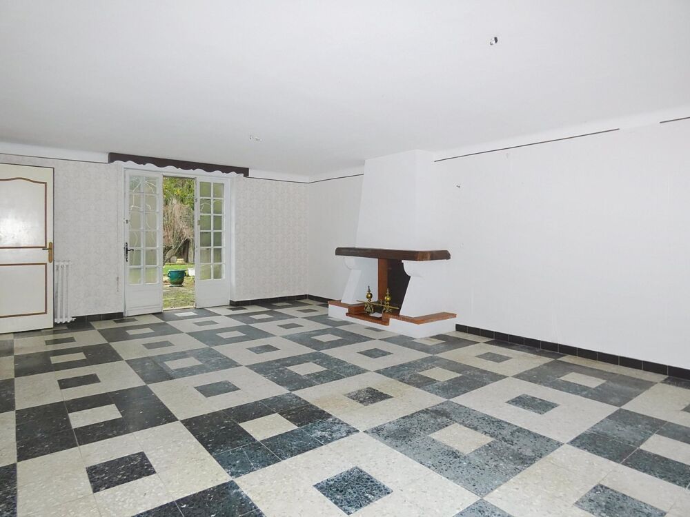Belle propriétée à rénover avec dépendances sur terrain constructible de 2970m²