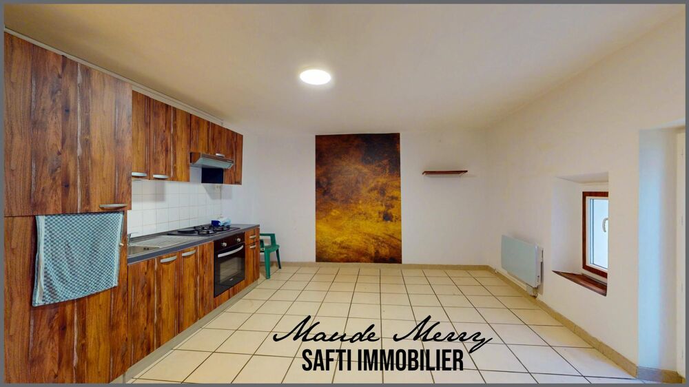 Vente Immeuble Immeuble de rapport composé de 3 lots - un local commercial de 20 m2 (qui peut être transformé en un studio) avec cave de 17 m2 Brignoles