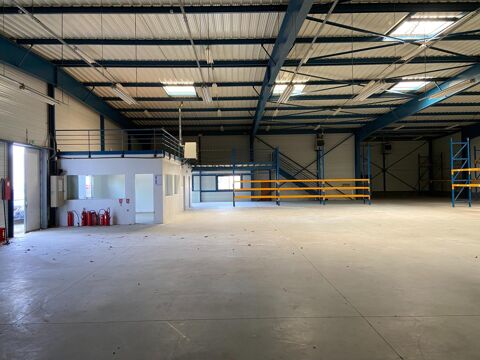   Local 880 M² - Beauvoir Sur Mer (85) 