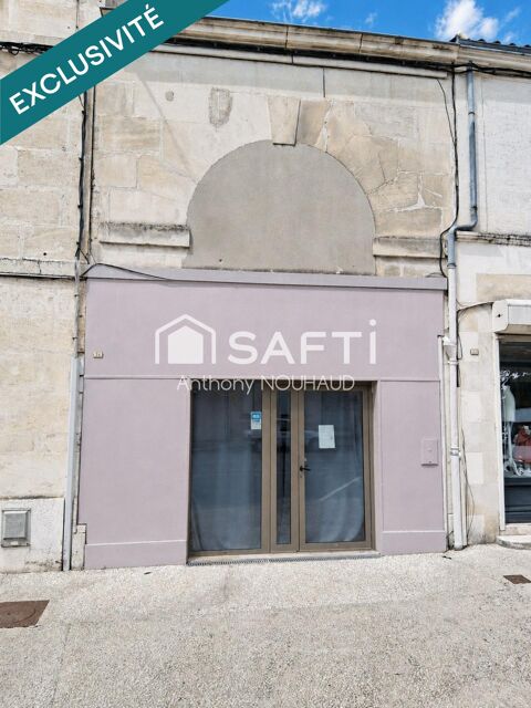 Local commercial avec vitrine, &eacute;tage au dessus. 110000 16100 Cognac