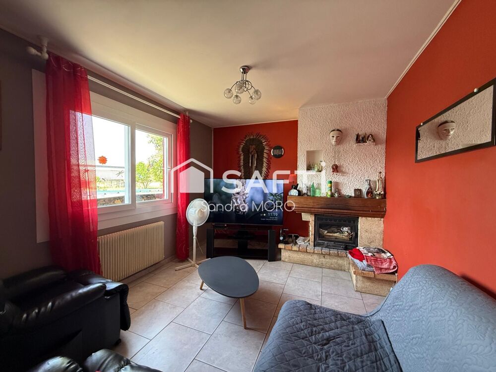 Maison de plain-pied avec grand terrain, garage et beau potentiel daménagement