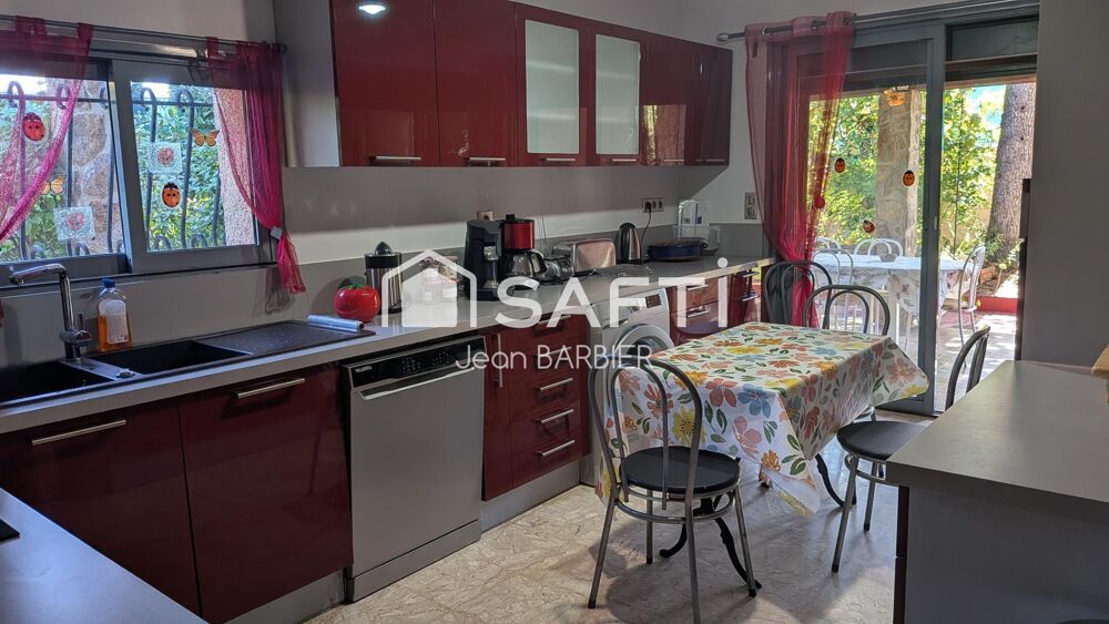 Vente Maison Sur la commune de Six Fours les plages, a proximité du pittoresque port de peche du Brusc, Sur un terrain d'environ 1000m², mais Six-fours-les-plages