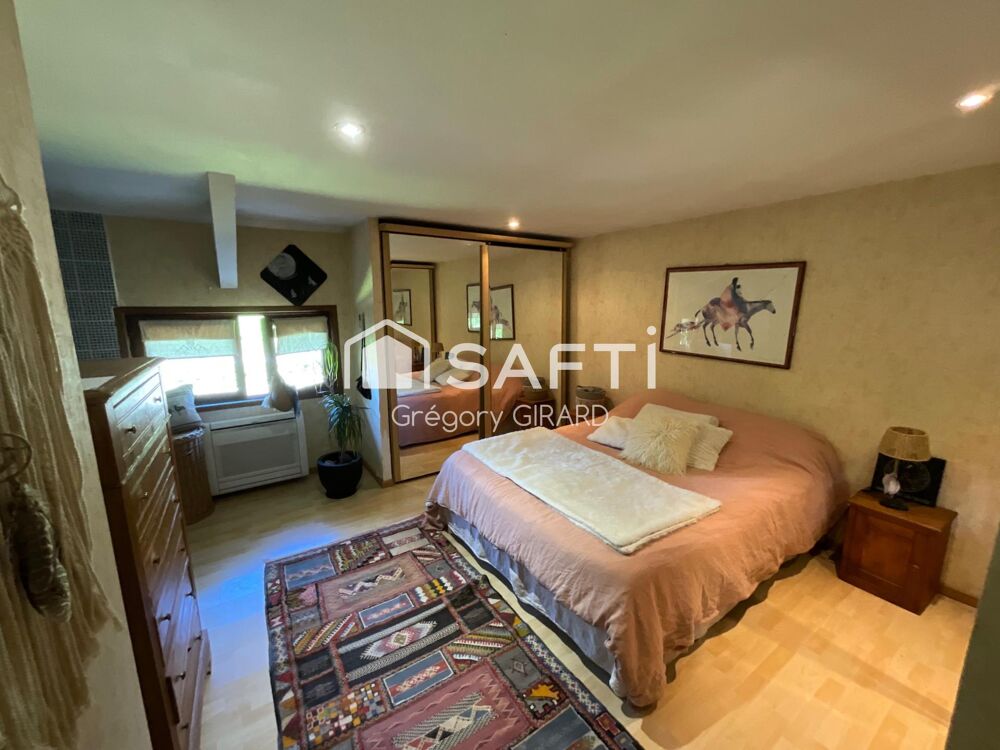 Vente Maison Maison pleine de charme sans vis à vis avec un terrain attenant de 7740 mètres. Vions