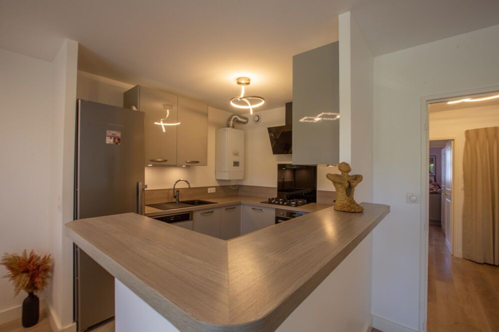 Vente Appartement LE MESNIL-SAINT-DENIS - SUPERBE 3-PIÈCES RÉNOVÉ AVEC TERRASSE, PARKING ET CAVE Le mesnil-saint-denis