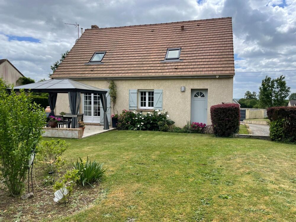 Maison 4 chambres, 128m² sur terrain clos de 1263m² et sous-sol total.