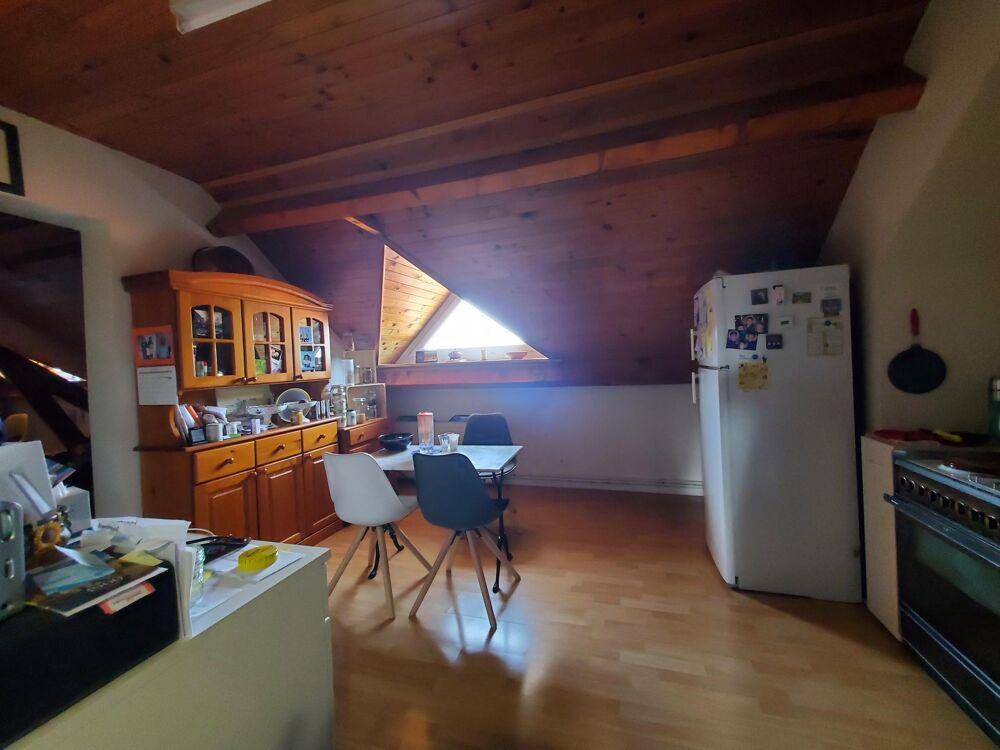 Appartement T3+1 sous combles, 100m2 carrez, à rénover proche de toutes commodités