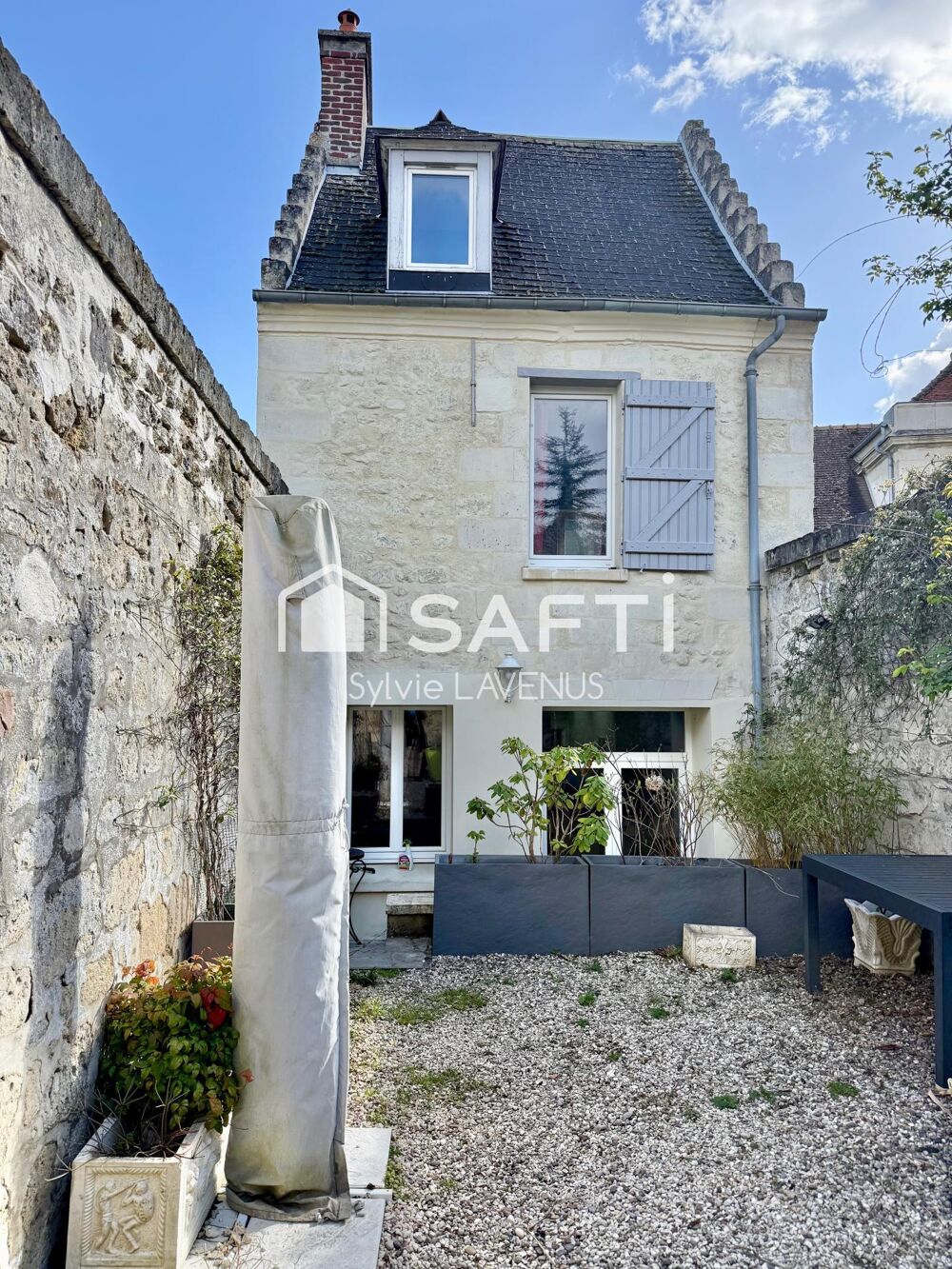 A SOISSONS 02, MAISON DE VILLE DE 179 M2 AVEC 4 CHAMBRES, PARKING ET CAVE SUR TERRAIN DE 151 M2.