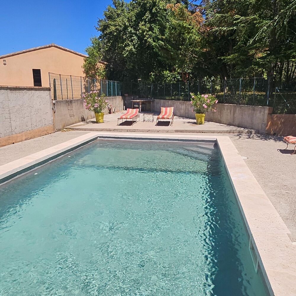 Authentique maison de caractère avec piscine au coeur du Luberon
