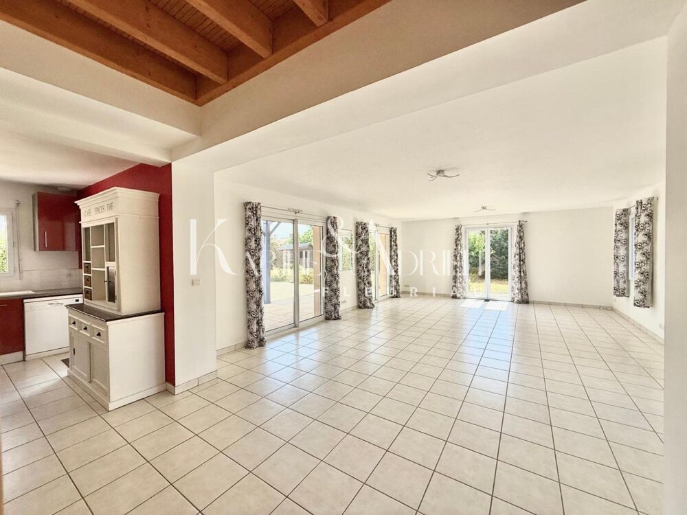 Vente Maison Villa avec vie de plain-pied, jardin et double garage Foussais-payre
