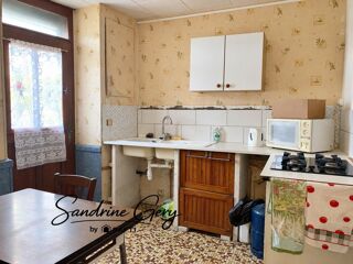 Vente Maison Maison de village avec trois chambres, jardin clos, ravalement récent et poêle à granulés. Un intérieur à réagencer selon vos en Saint-saturnin-du-limet