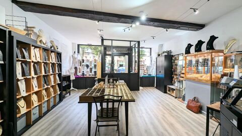   belle boutique sur un emplacement n°1 bis 
