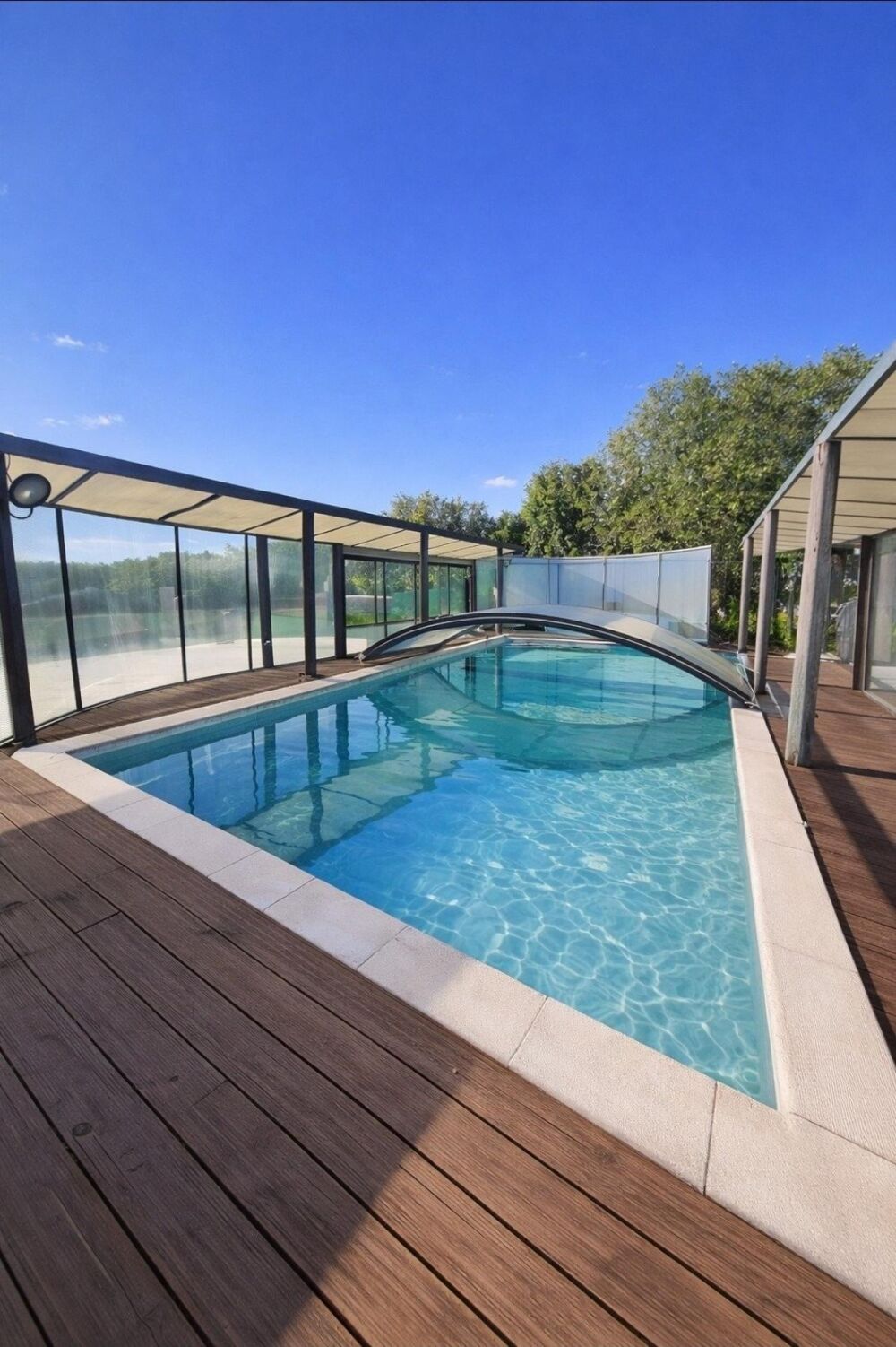 Maison familiale avec piscine et beaux volumes