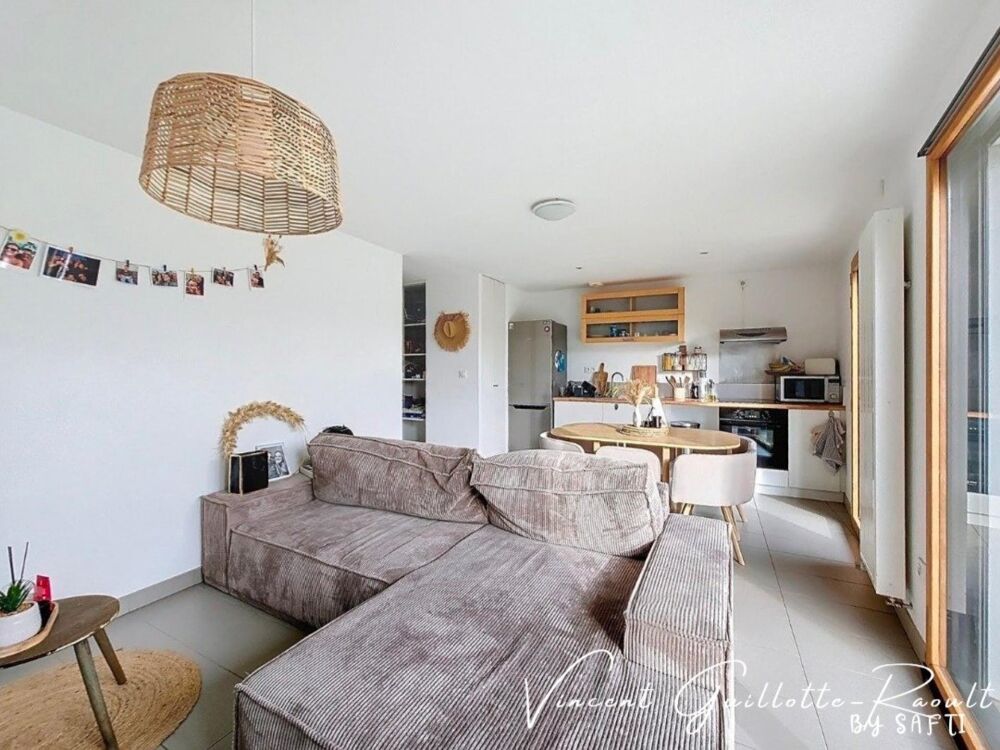 Vente Appartement Appartement T3 64m² - Vendu nu, libre de locataire, idéal pour une résidence principale  - 1 place de stationnement Bouguenais
