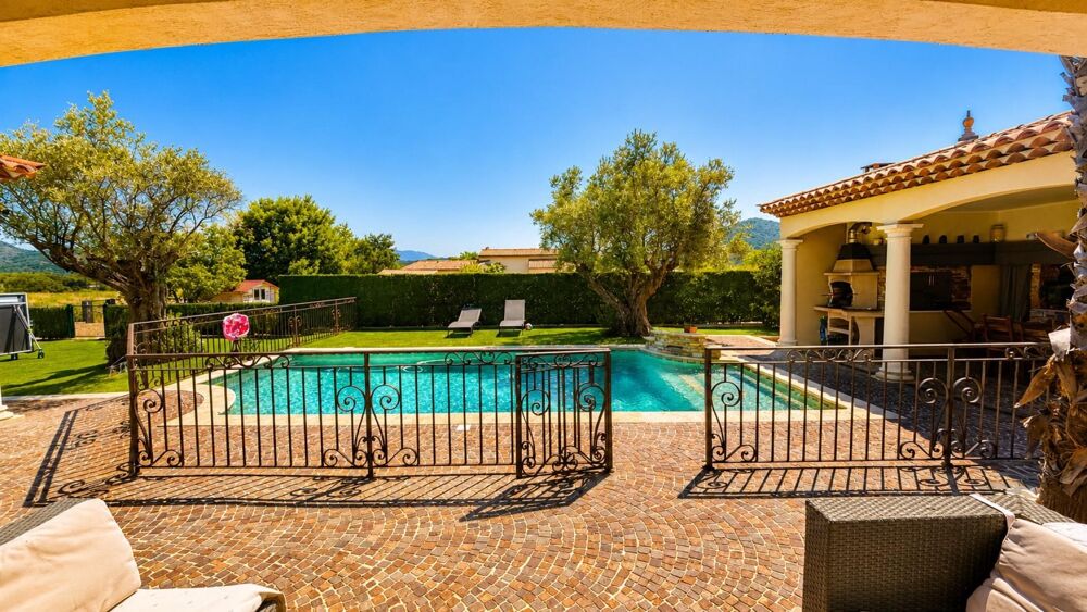 Vente Maison **LE MUY – MAISON FAMILIALE AVEC PISCINE, BEAUX VOLUMES ET VUE DÉGAGÉE** Le muy