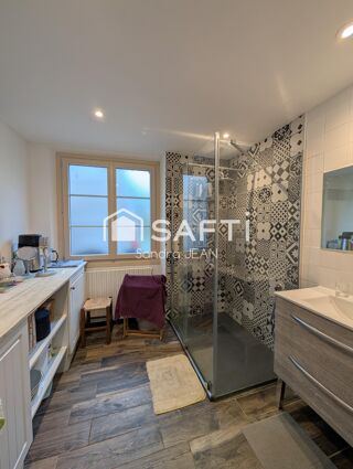  Maison � vendre 8 pi�ces 369 m�