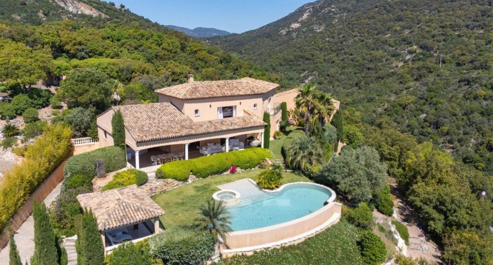 Maison 12 pièces 464 m² · à Grimaud · 464 m² · 4 200 000 €