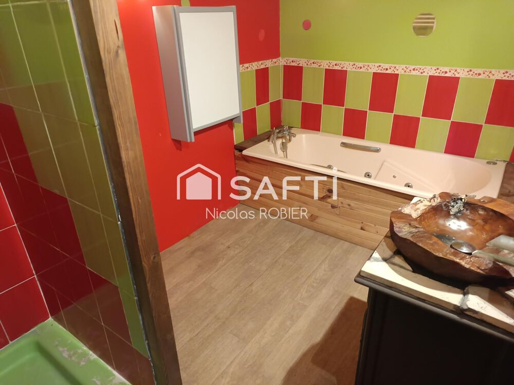 Vente Maison Autonome en Energie C, clim réversible, trois chambres, jardin, dépendances et panneaux solaires !! Rom