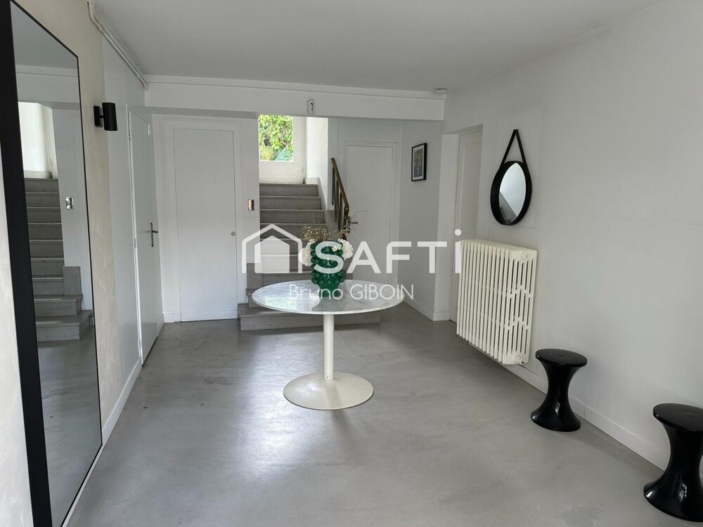 Vente Maison Maison de ville en hyper centre, 8 pièces, 5 chambres, garage et jardin. Gien