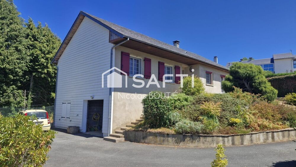 Maison de lotissement avec sous-sol et terrain clos