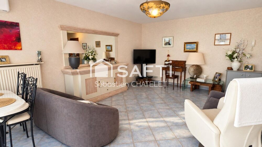 Annecy rue Carnot vue montagne