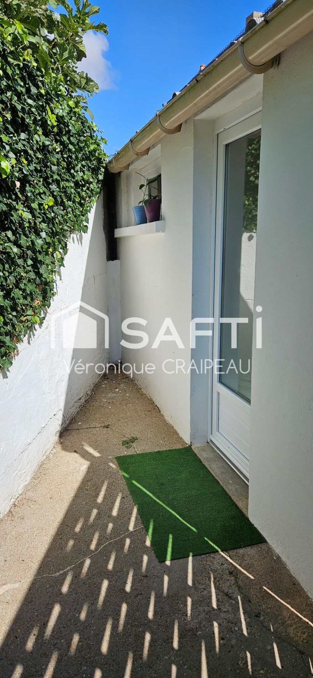 Vente Maison Maison  de ville de 60m² avec 2 chambres située en impasse à 400mètres des plages, de l'embarcadère et du centre ville La tranche-sur-mer