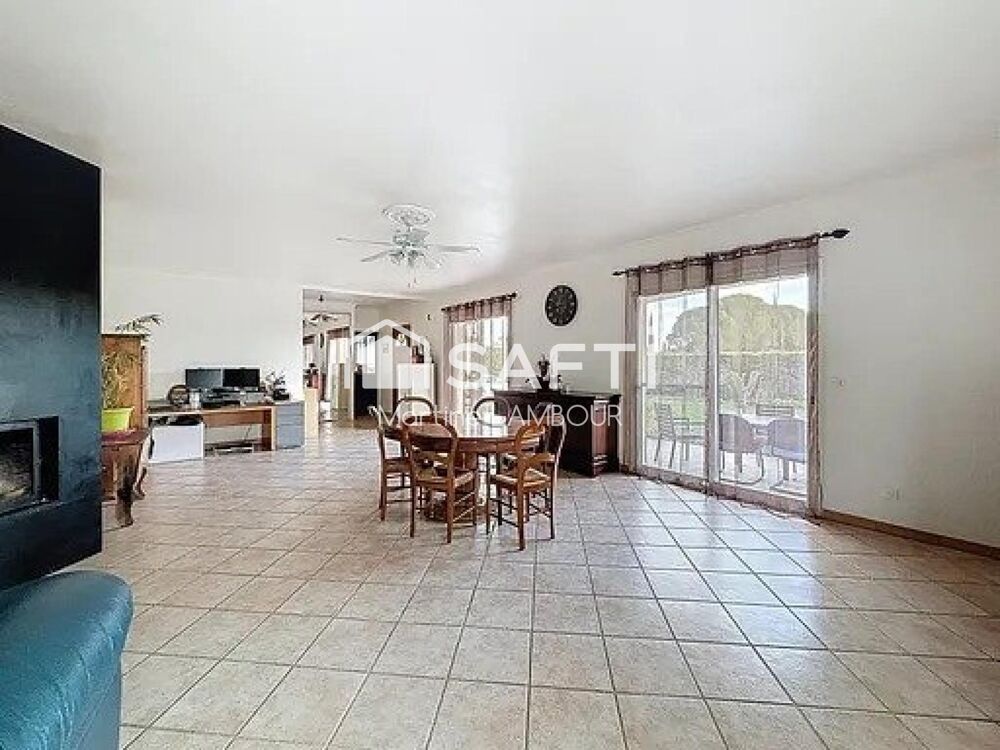 Maison T5 de plein-pied avec grand garage sur terrain plat 869 m² piscinable