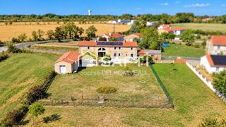 Vente Maison longère en pierres rénovée avec vue dégagée Sud Montaigu vendee