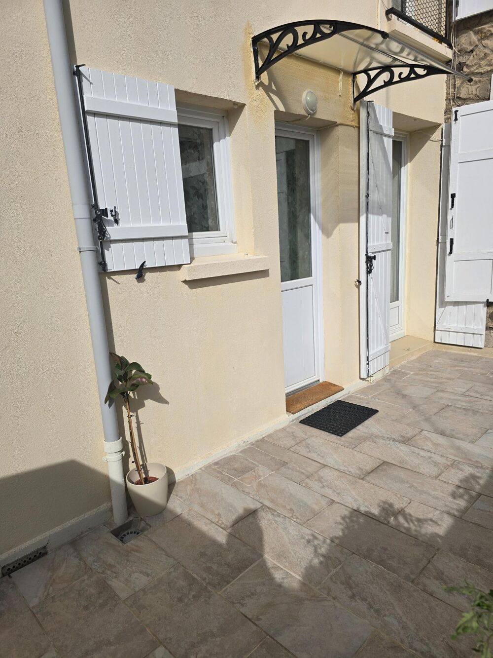 Vente Appartement Joli appartement au rez de chaussée avec 22,5 m2 de terrasse privatif, une place de parking sécurisée, deux belles chambres, une Pont-sainte-maxence