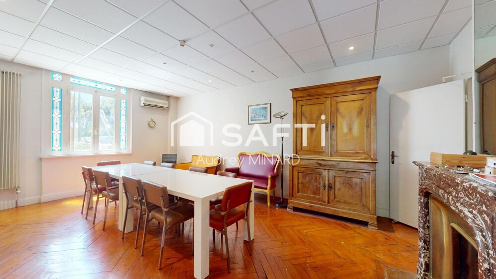   Immeuble en pierre de 340 m2 avec parc arboré au coeur de Léognan 