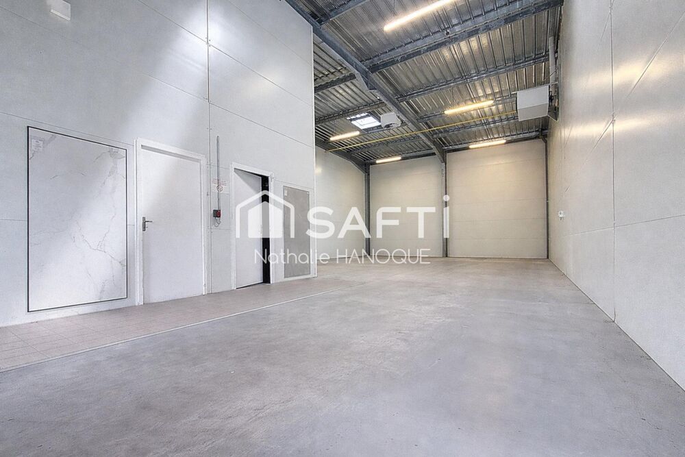   Box 250 m2 dont 39m² de bureau en rdc et étage - Zone d'activités ANET Houdan