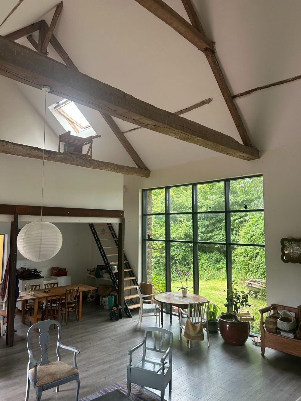 atelier d'artiste et maison d'habitation dans un écrin de verdure à l 'abri des regards