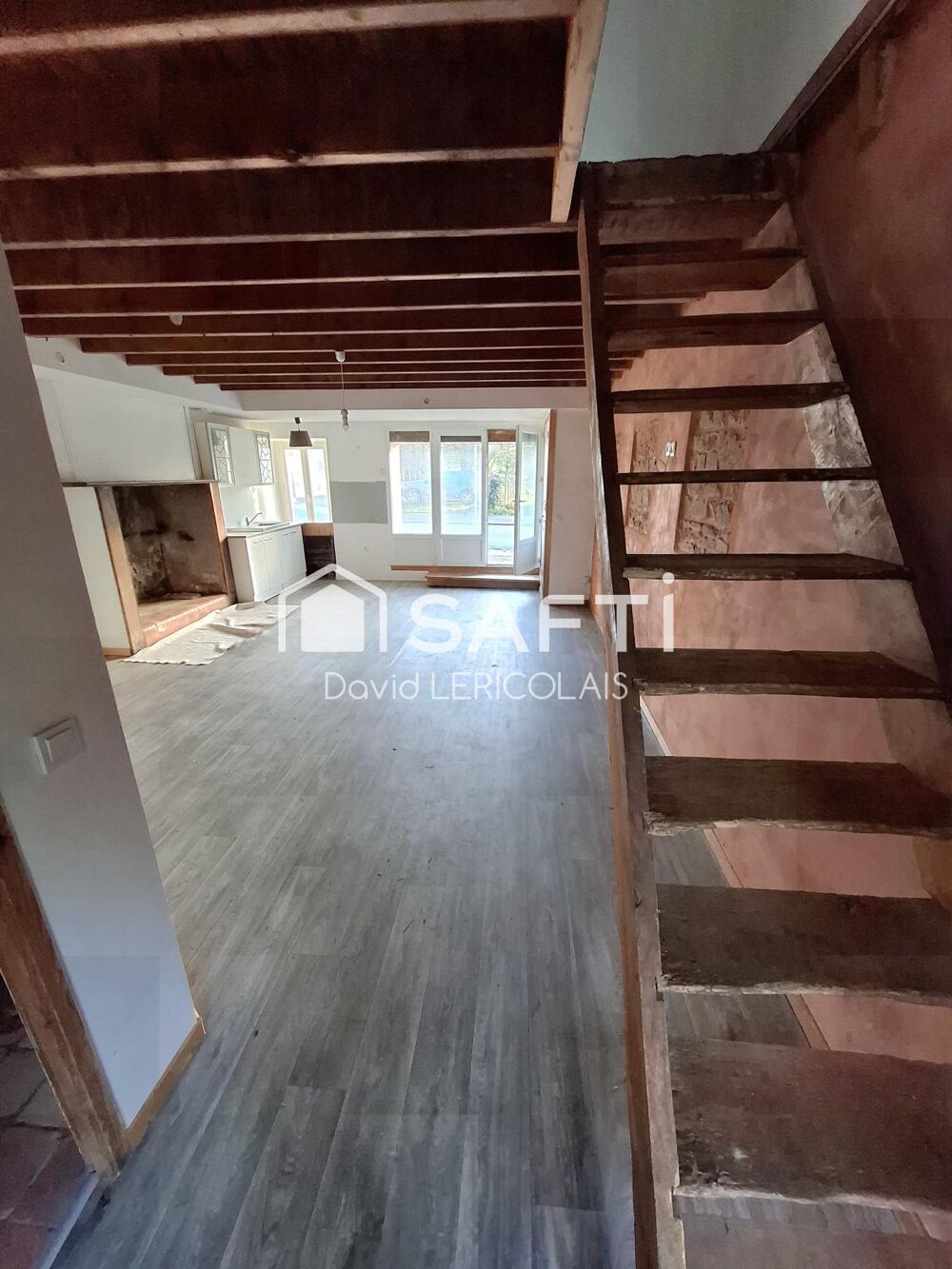 Vente Parking/Garage GRAND GARAGE EN PLEIN BOURG Dangy