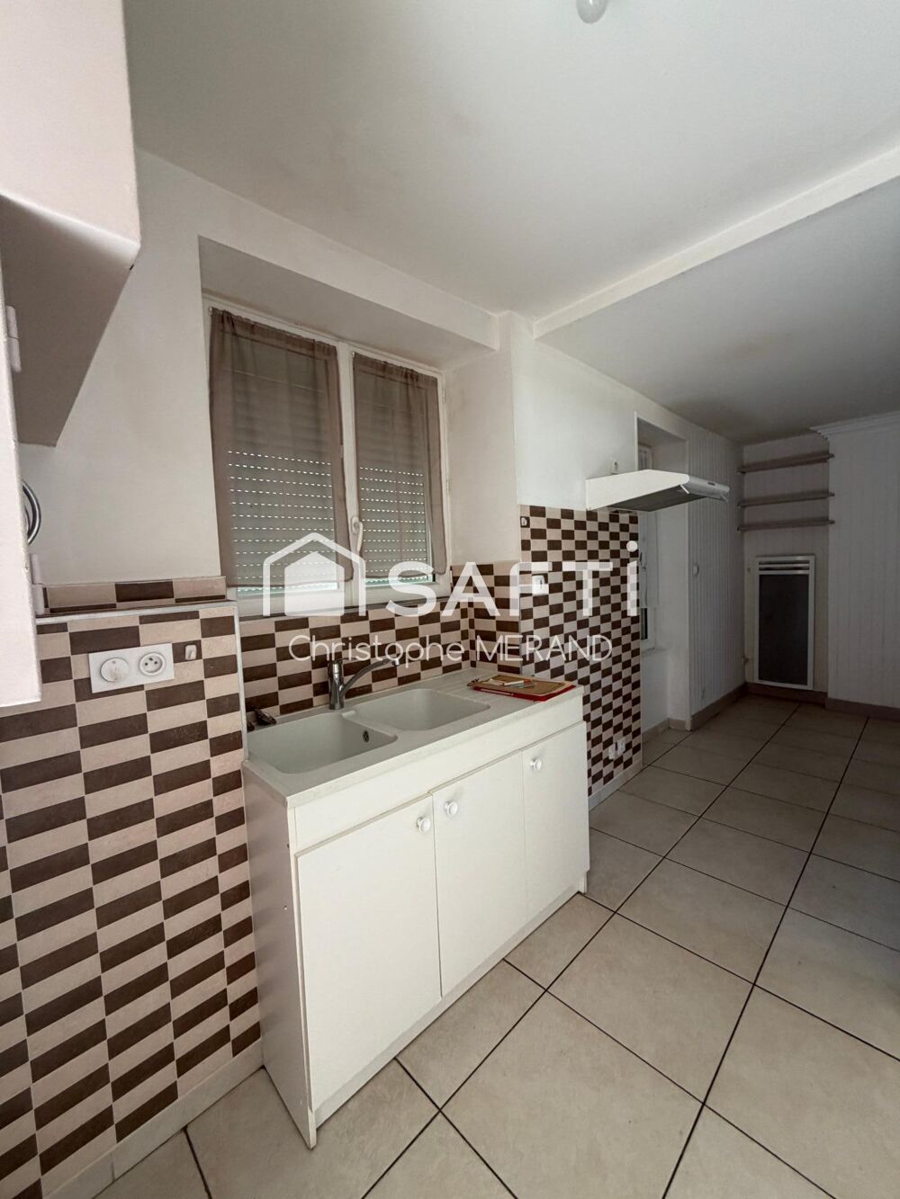 Maison rénovée avec terrain sans vis-à-vis dans le centre de DANGE SAINT ROMAIN Ideal investisseur