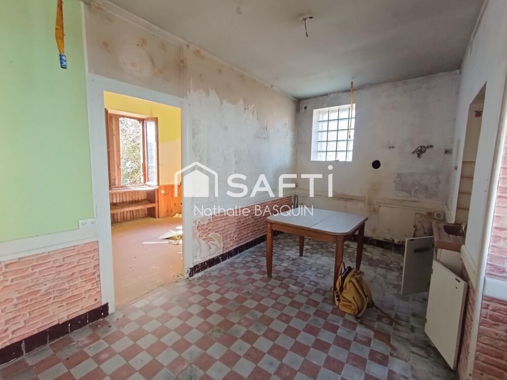 Vente Maison Genouilly, maison en pierre de caractère 101 m2, 3 chambres, jardin , beau potentiel Genouilly