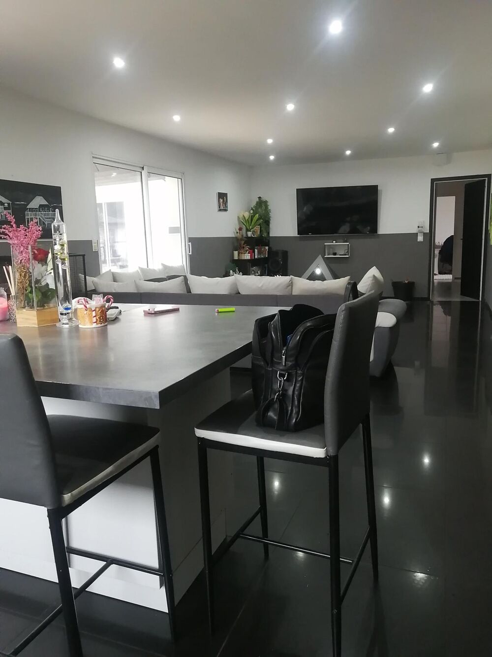 Belle Maison contemporaine dans quartier paisible.