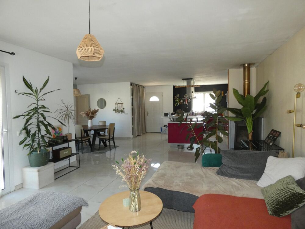 Vente Maison Villa plain pied de 110m², espace piscine aménagé,  grande terrasse et jardin arboré Montazels