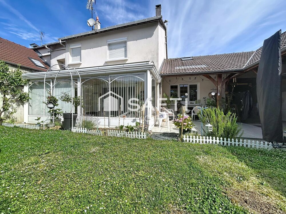 Maison de ville de 6 pièces, 4 chambres, bureau, jardin