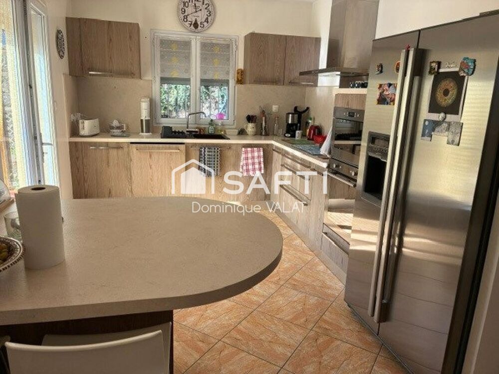 Vente Maison Villa F5 tout confort avec piscine chauffée, garage et jardin Aveze