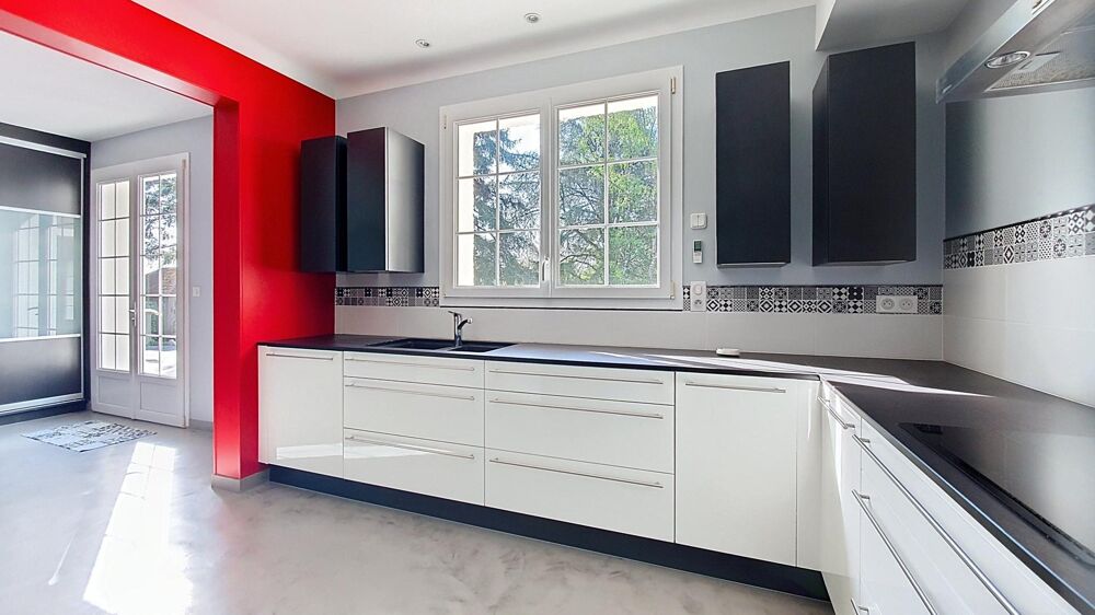 Exceptionnelle propriété de 370 m2 intégralement rénovée !