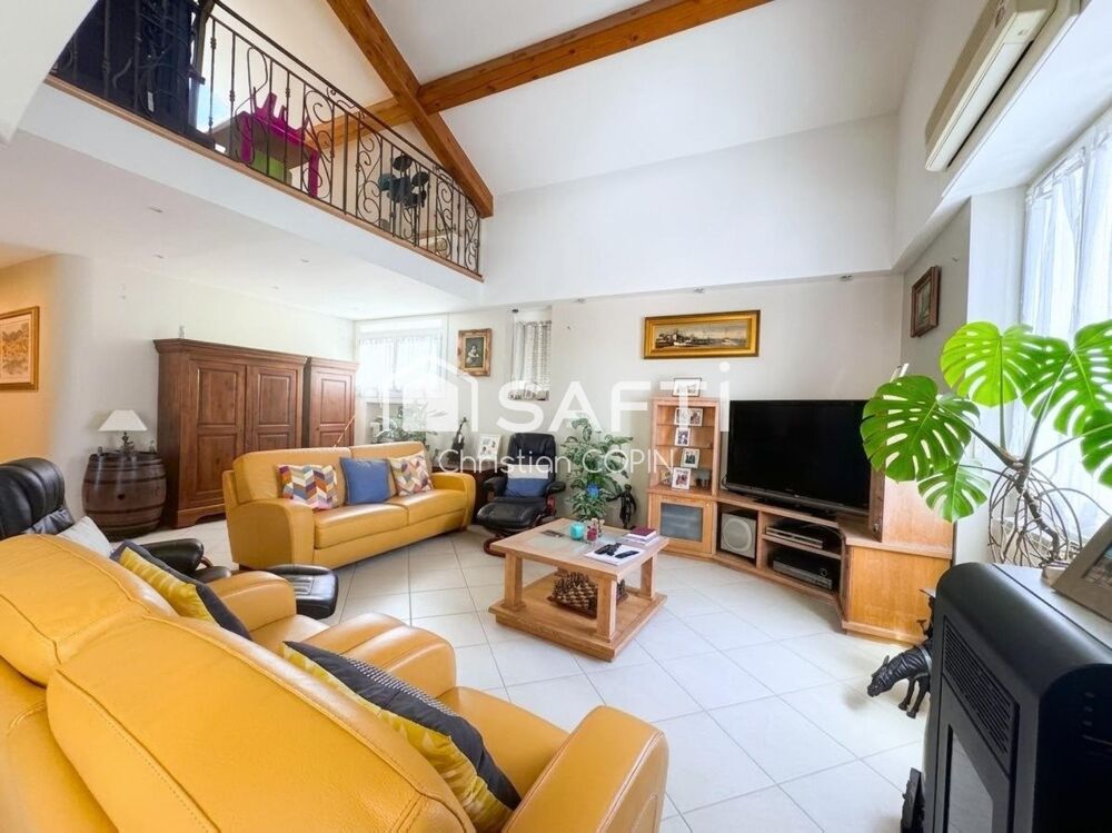 Vente Appartement SUPERBE DUPLEX T7 DE 172 m2 NICHÉ AU DERNIER ÉTAGE Toulon