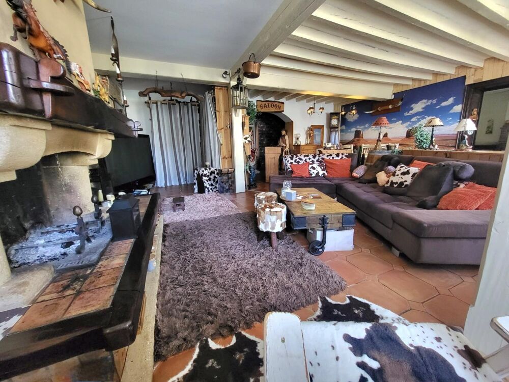 Vente Maison Belle maison de 267m2 avec un appartement de 67m2. Bieujac