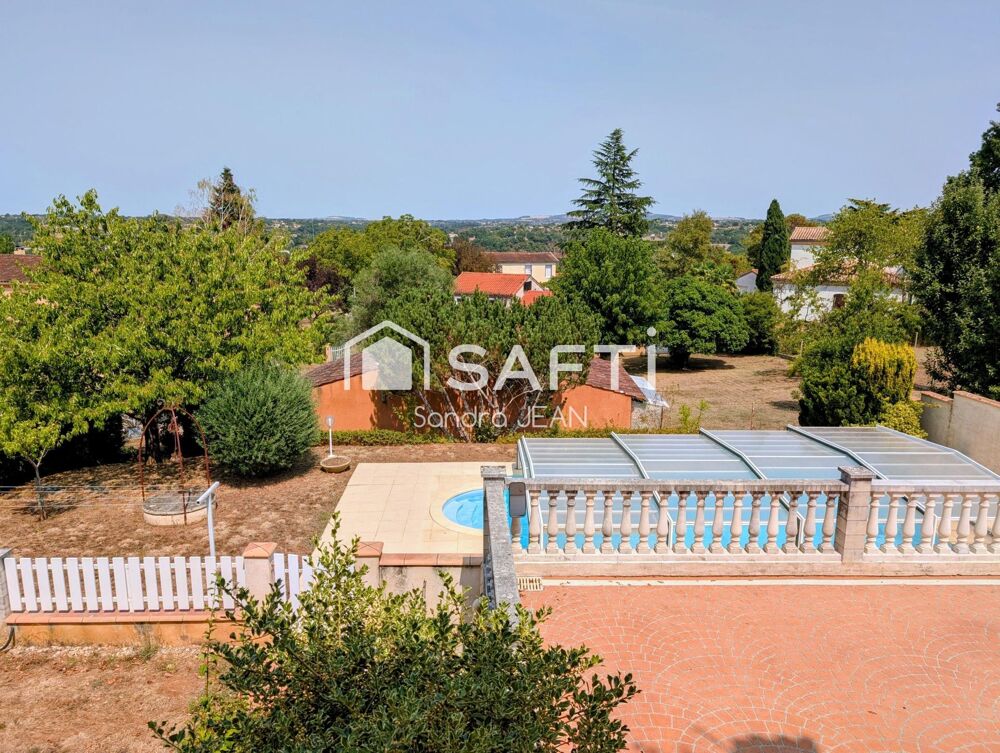 Charmante maison avec piscine dans un quartier agréable avec sous-sol complet.
