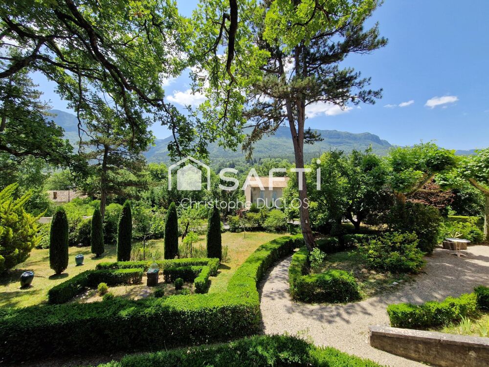 Spacieuse maison bourgeoise avec jardin, piscine et maison d'amis.